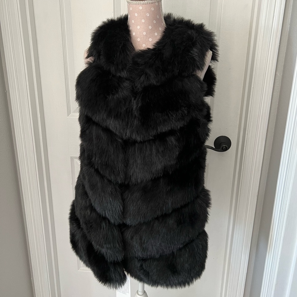 Black faux fur vest size Large brand new size medium